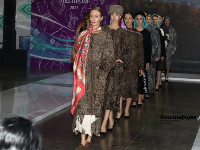 Каракулевые шубы, платки, вечерние платья - чем удивляли этномодельеры на форуме «Легпром» в Уфе