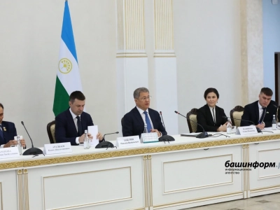 Глава Башкирии пригласил писателей на открытие памятников Рахимову и Шакирову